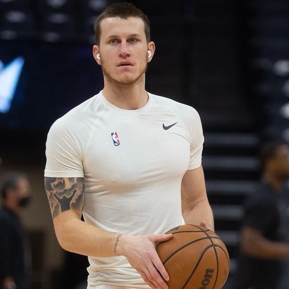 NBA compression shirt - Picture 3 of 5